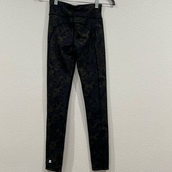 Sweaty Betty - Power Reversible Leggings - Green Camo & Solid Black - XSmall - Picture 5 of 6